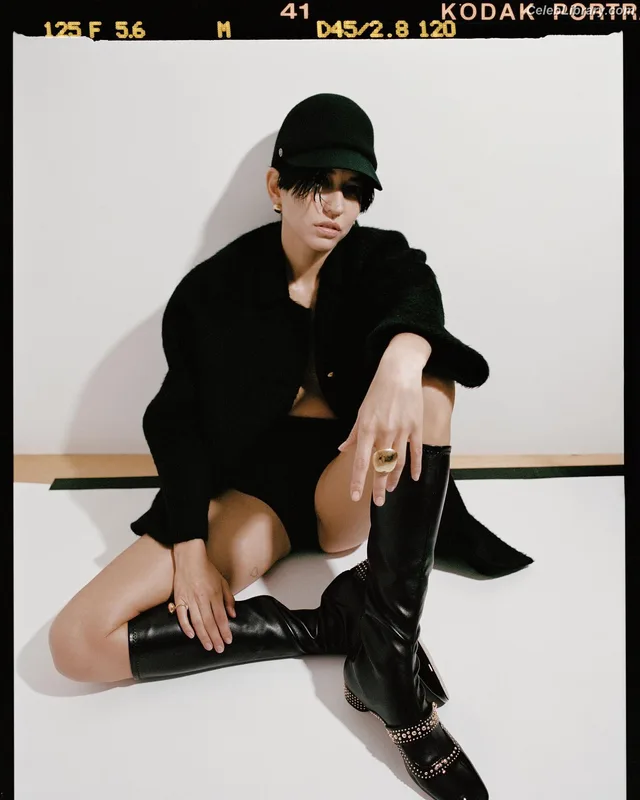 Sonoya Mizuno photo 7 of 158