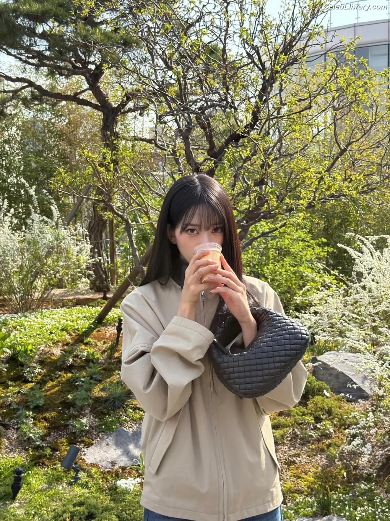 Sooin (Kim Soo-in, Swim Kim) MEOVV photo 5 of 92