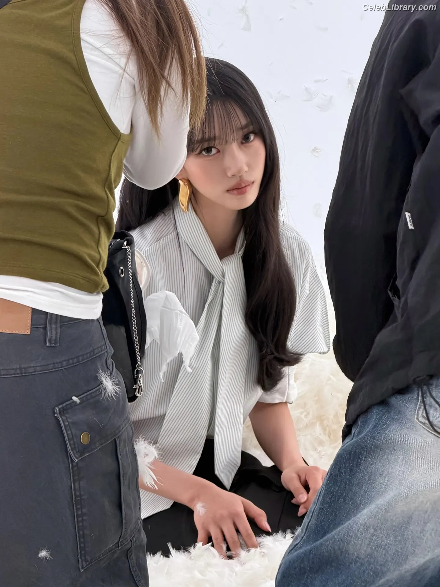 Sooin (Kim Soo-in, Swim Kim) MEOVV photo 19 of 92