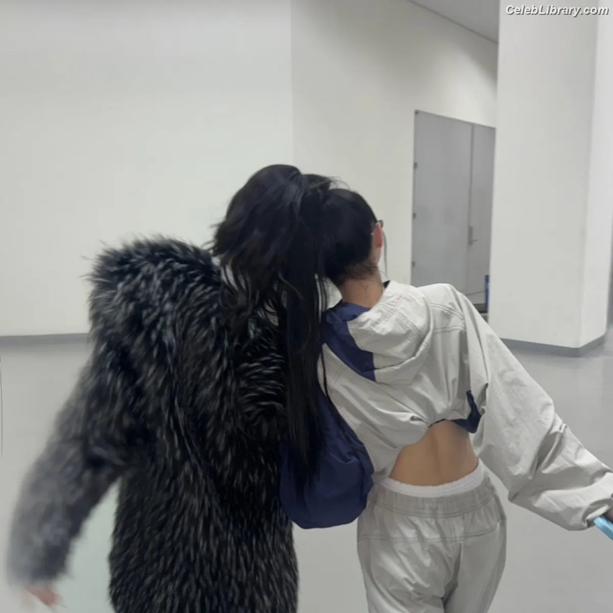 Sooin (Kim Soo-in, Swim Kim) MEOVV photo 17 of 92