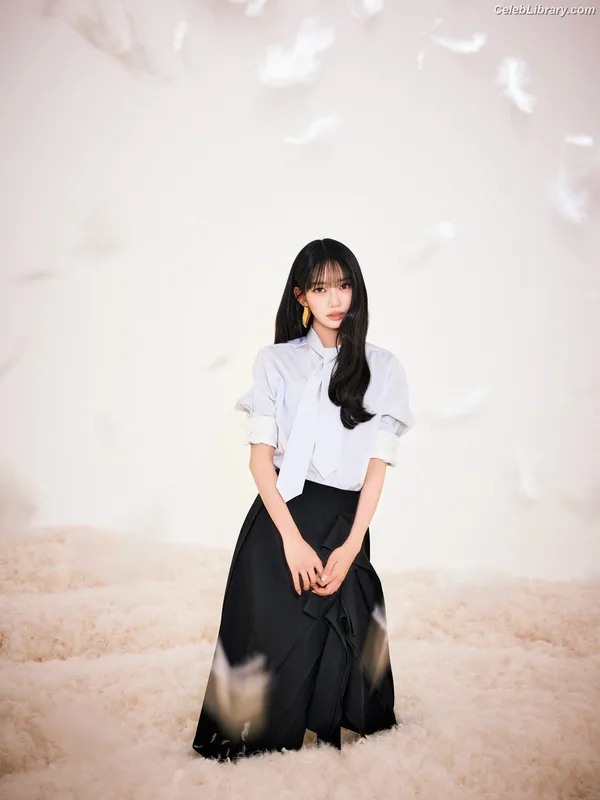 Sooin (Kim Soo-in, Swim Kim) MEOVV photo 5 of 93