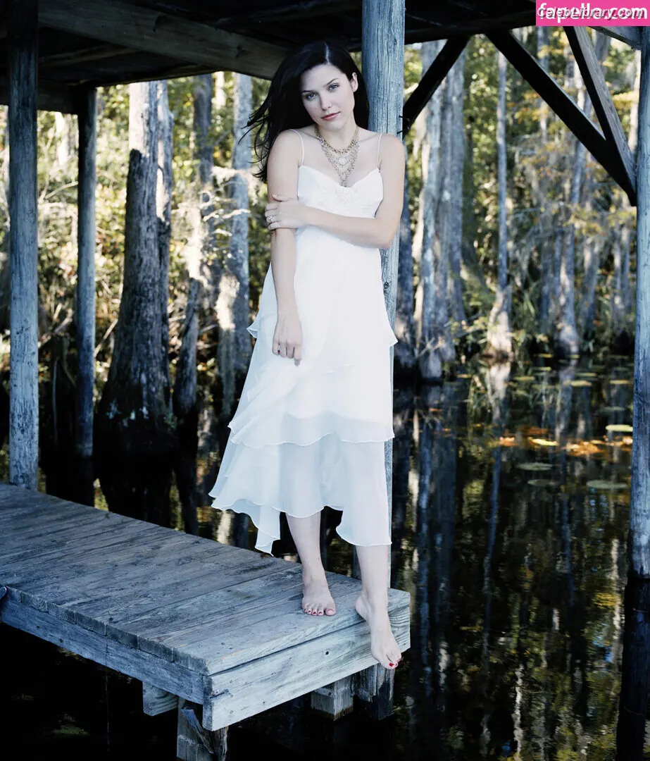 Sophia Bush photo 24 of 313