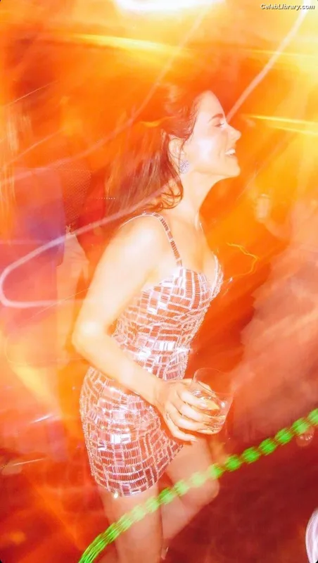 Sophia Bush photo 17 of 304