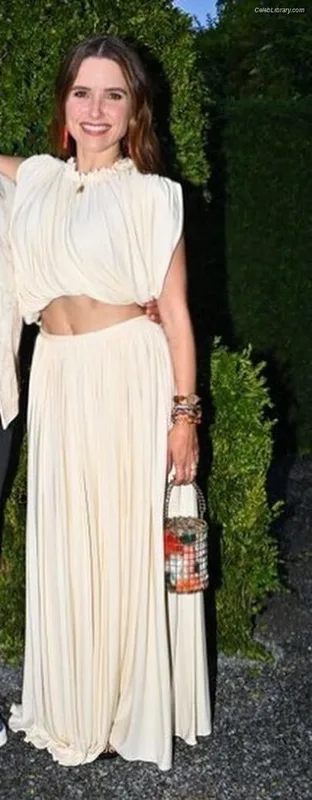 Sophia Bush photo 21 of 304