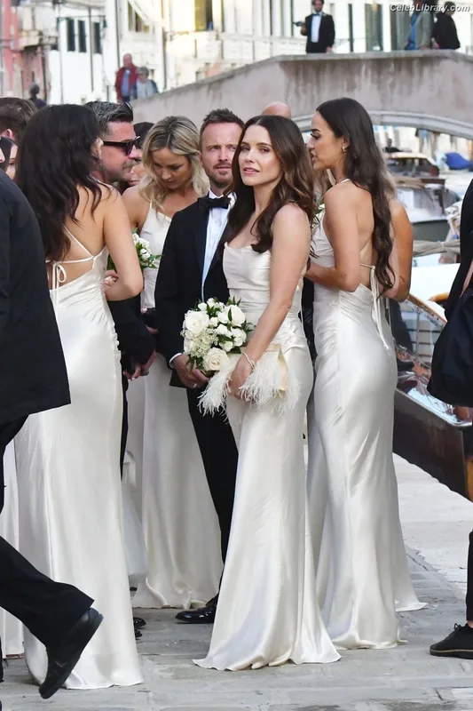 Sophia Bush photo 7 of 304