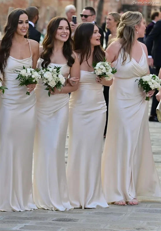 Sophia Bush photo 9 of 304