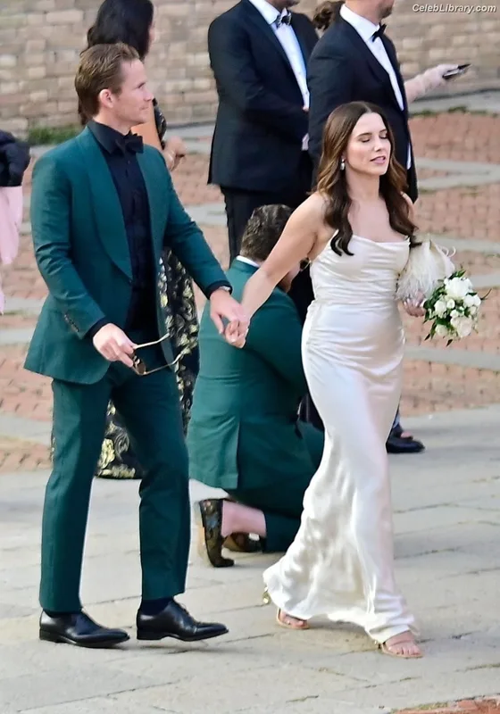 Sophia Bush photo 10 of 304