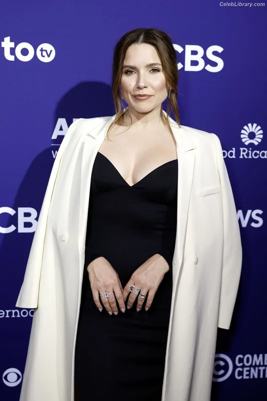Sophia Bush photo 24 of 304