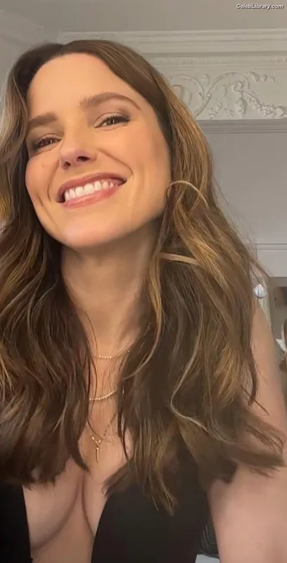 Sophia Bush photo 3 of 304