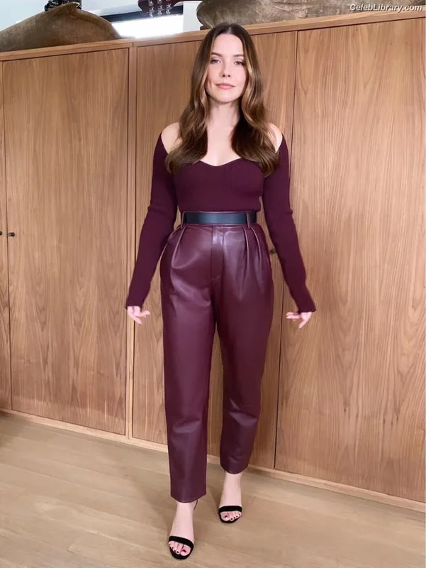 Sophia Bush photo 10 of 304