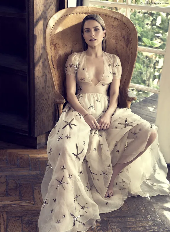 Sophia Bush photo 22 of 304