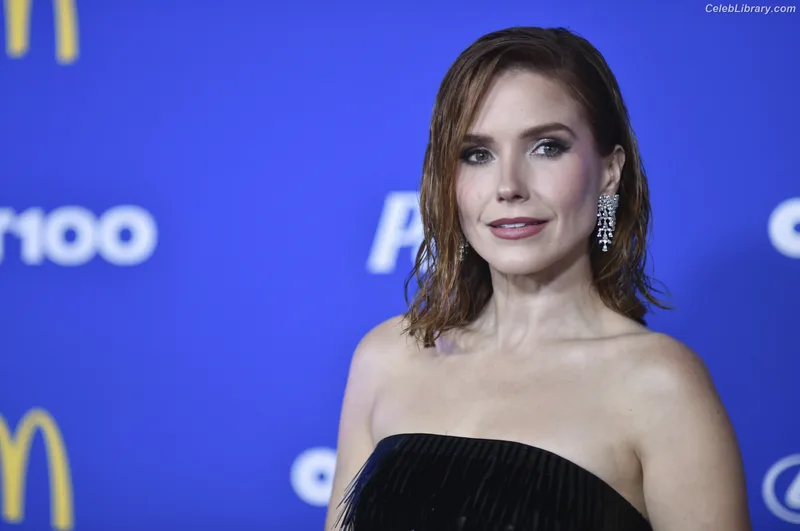Sophia Bush photo 3 of 304