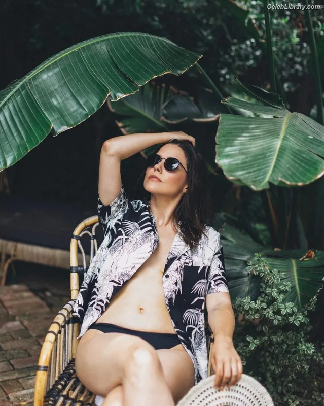 Sophia Bush photo 13 of 304