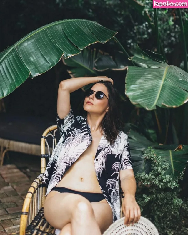 Sophia Bush photo 7 of 304