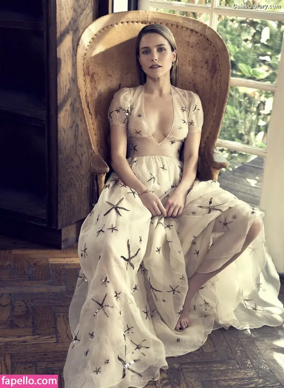 Sophia Bush photo 18 of 304