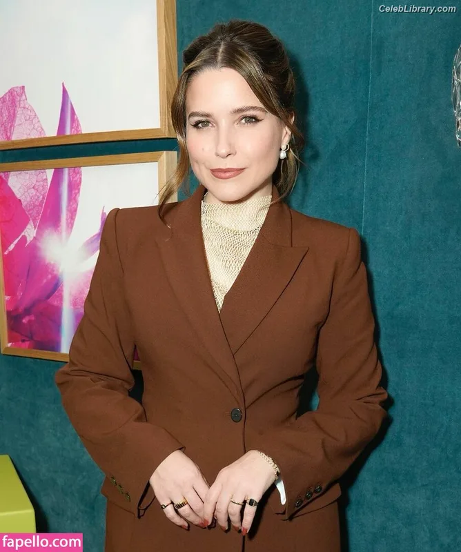 Sophia Bush photo 23 of 304