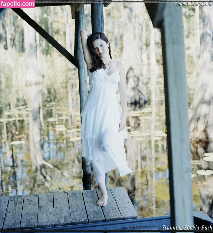 Sophia Bush photo 9 of 304
