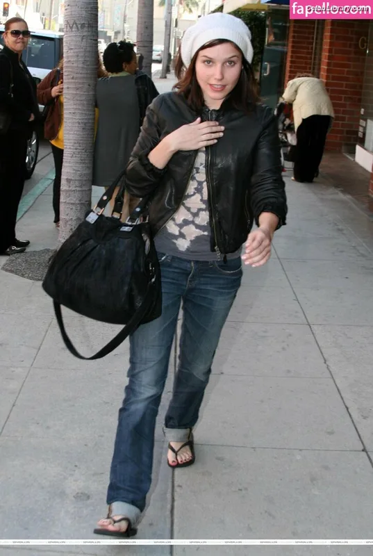 Sophia Bush photo 10 of 304