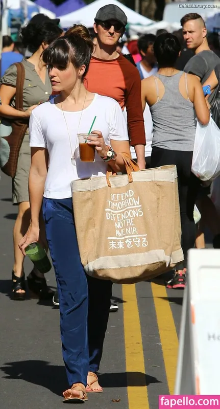 Sophia Bush photo 11 of 304