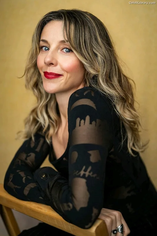 Sophia Di Martino photo 2 of 45