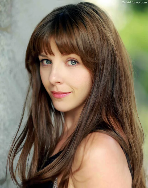 Sophia Di Martino photo 20 of 45