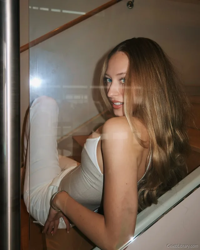 Sophia Diamond photo 20 of 1991