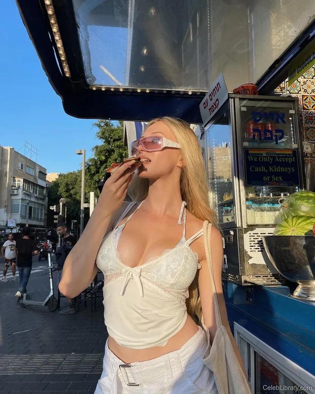 Sophia Diamond photo 14 of 1991