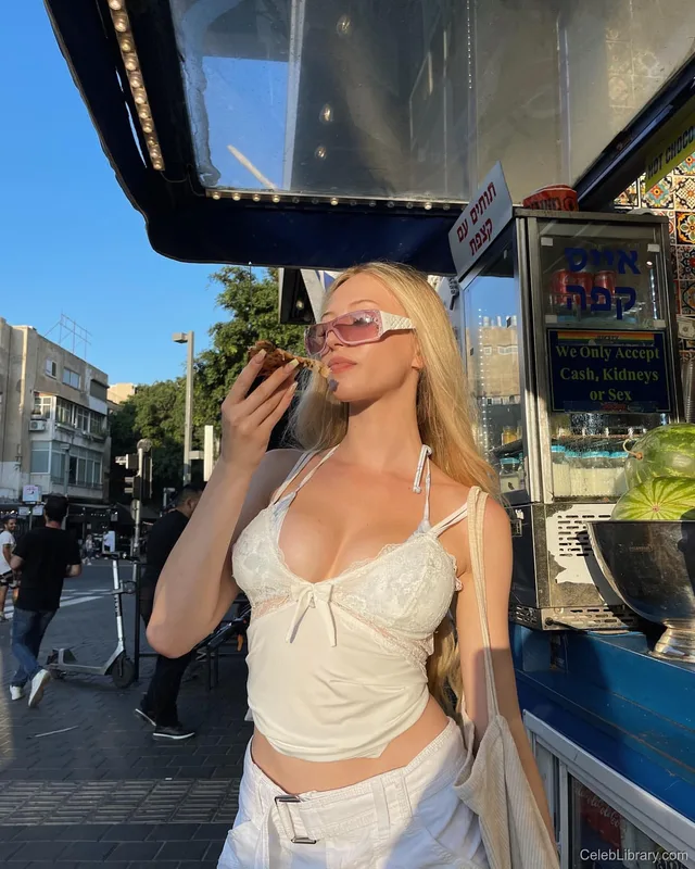Sophia Diamond photo 20 of 1991