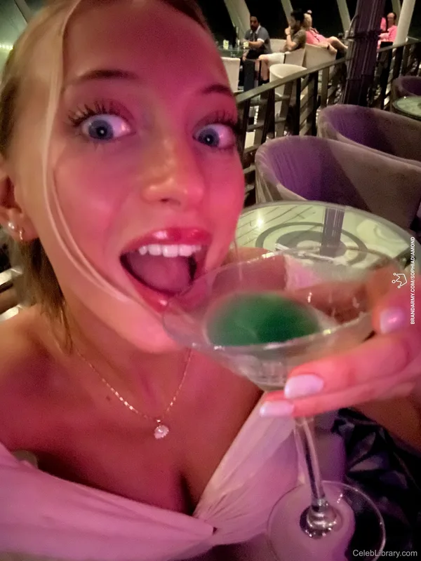 Sophia Diamond photo 22 of 1991