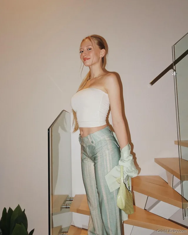 Sophia Diamond photo 18 of 1991