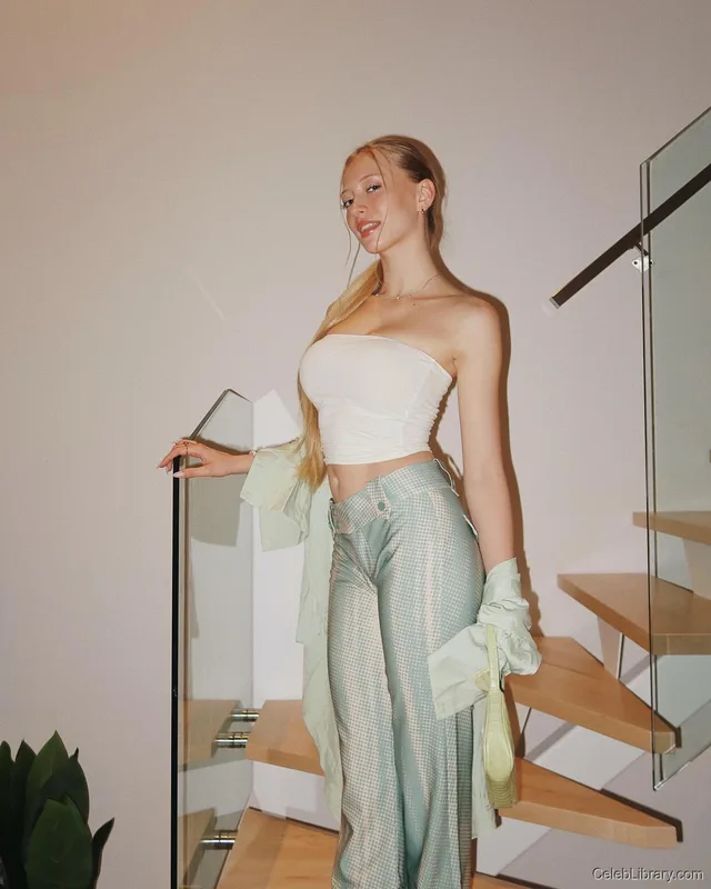 Sophia Diamond photo 20 of 1991