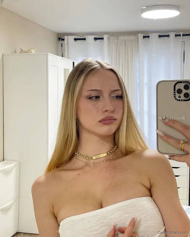 Sophia Diamond photo 23 of 1991