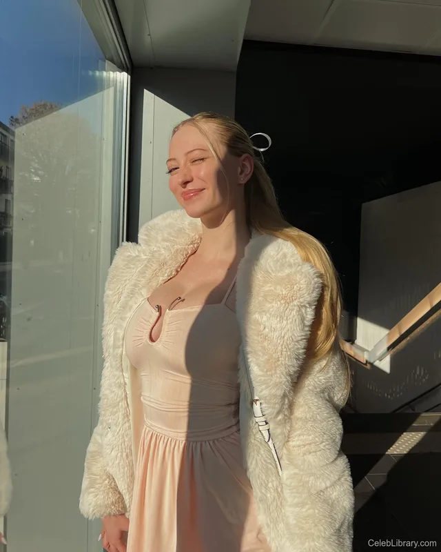 Sophia Diamond photo 1 of 1991