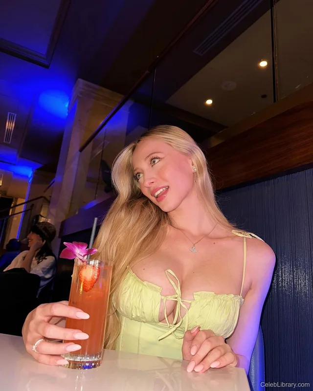 Sophia Diamond photo 1 of 1991