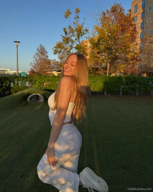 Sophia Diamond photo 8 of 1991