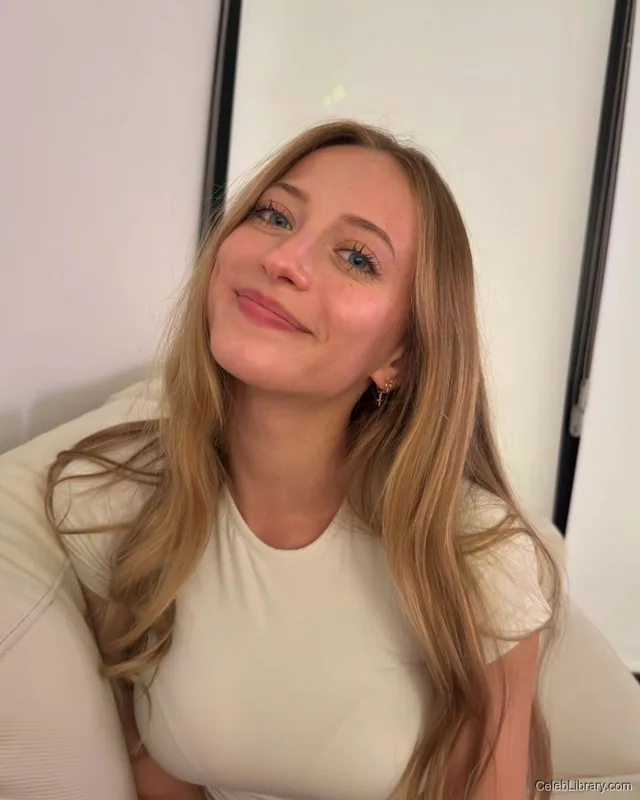 Sophia Diamond photo 15 of 1991