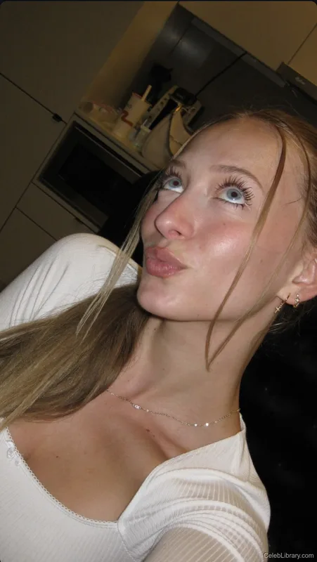 Sophia Diamond photo 22 of 1991