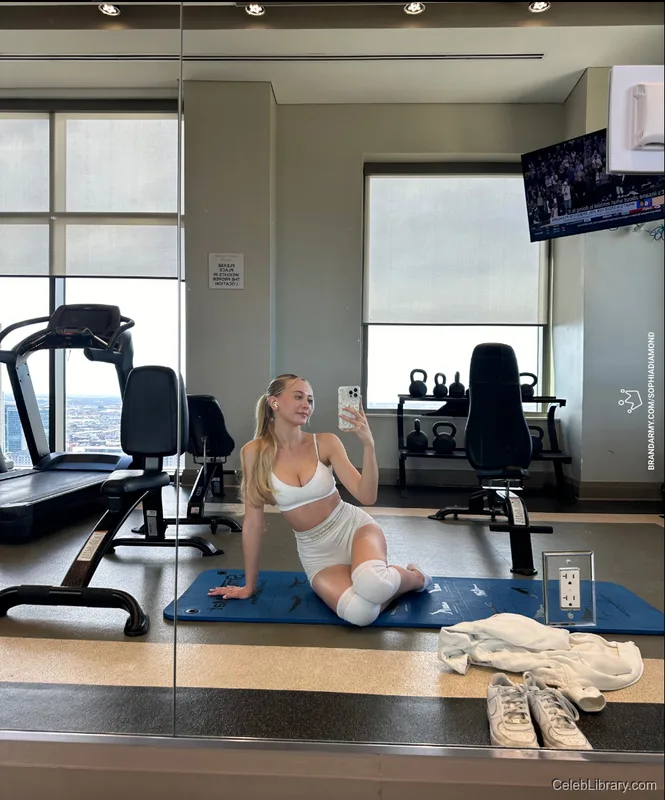 Sophia Diamond photo 20 of 1991