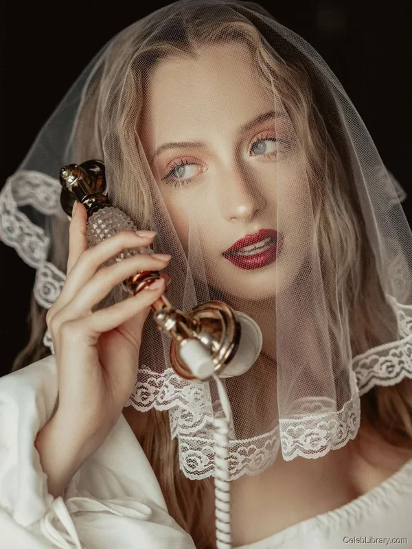 Sophia Diamond photo 16 of 1991