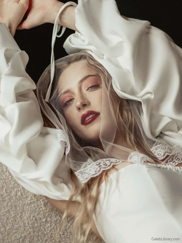 Sophia Diamond photo 22 of 1991