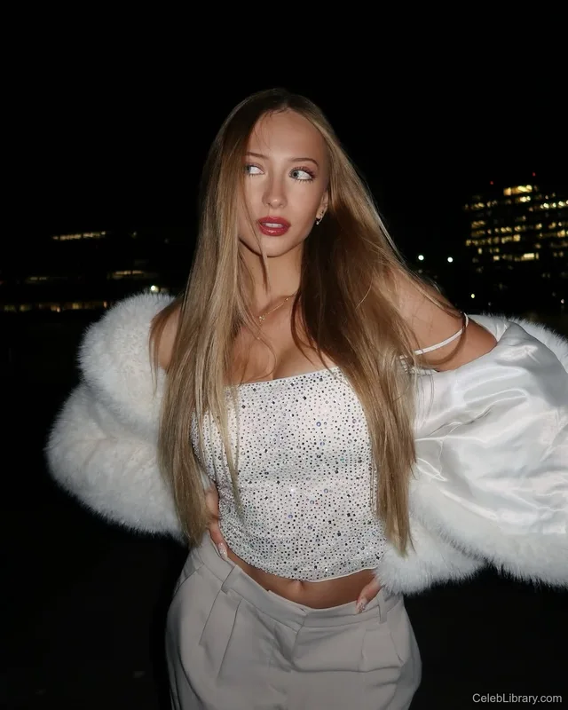 Sophia Diamond photo 24 of 1991