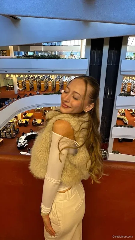 Sophia Diamond photo 16 of 1991