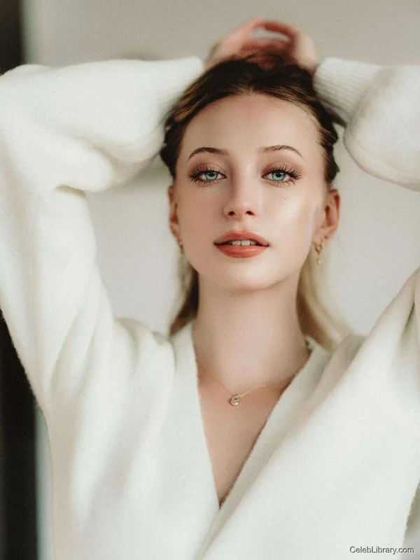 Sophia Diamond photo 22 of 1991