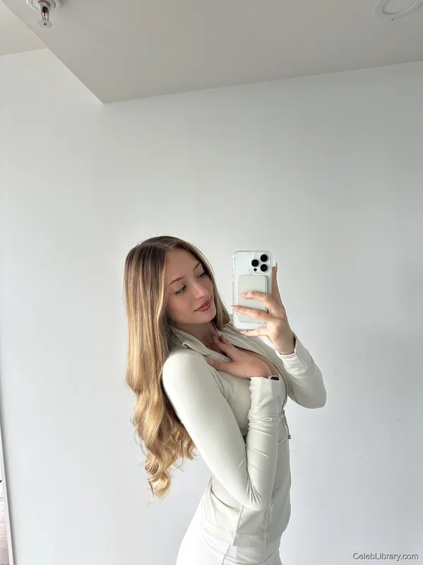 Sophia Diamond photo 22 of 1991