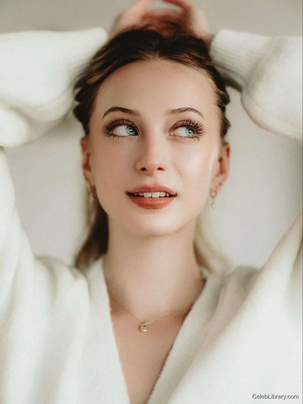 Sophia Diamond photo 23 of 1991