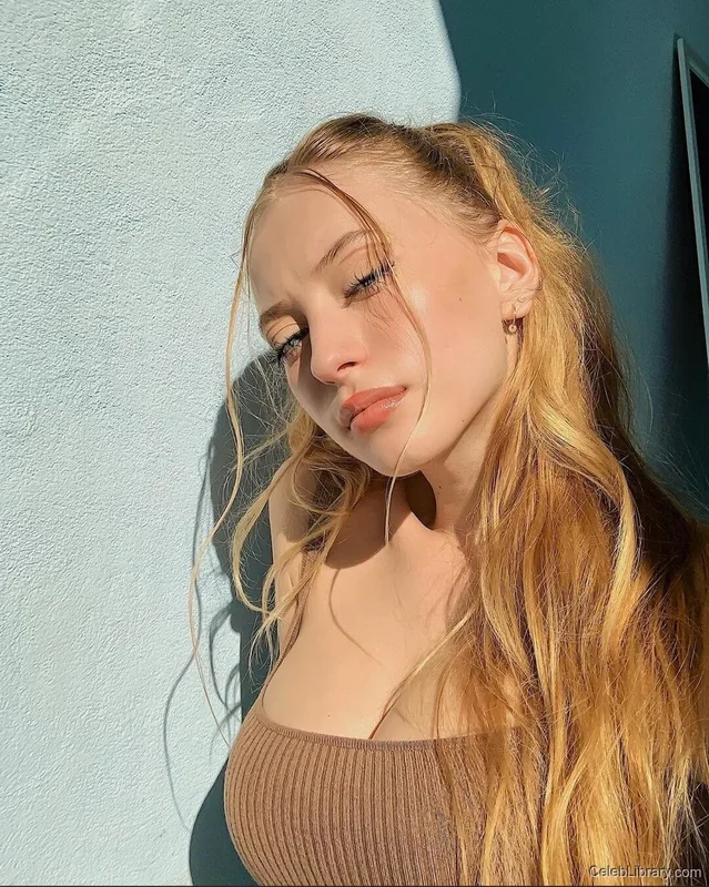 Sophia Diamond photo 12 of 1991