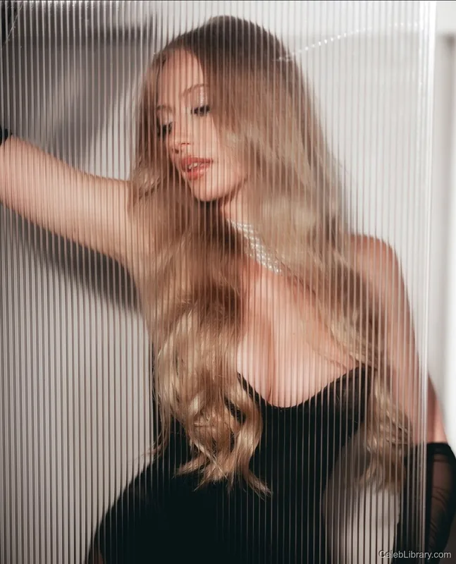 Sophia Diamond photo 12 of 1991