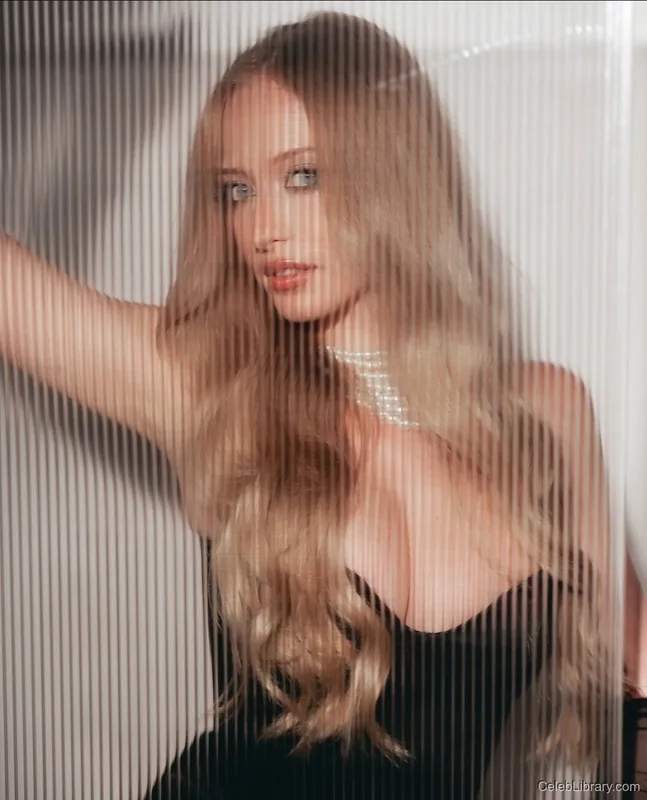 Sophia Diamond photo 13 of 1991