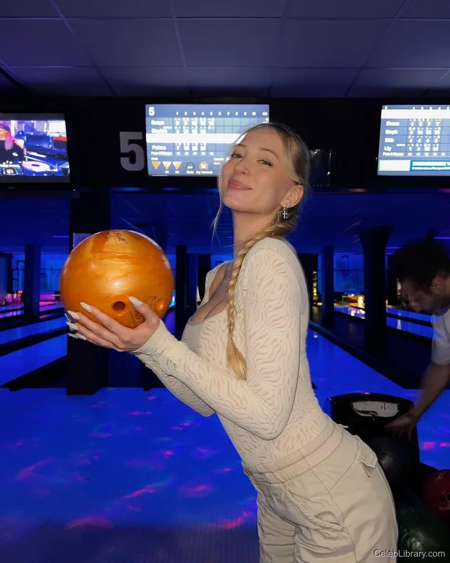 Sophia Diamond photo 22 of 1991
