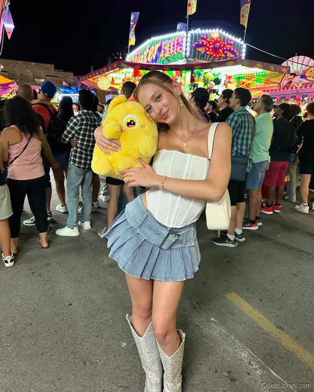 Sophia Diamond photo 10 of 1991